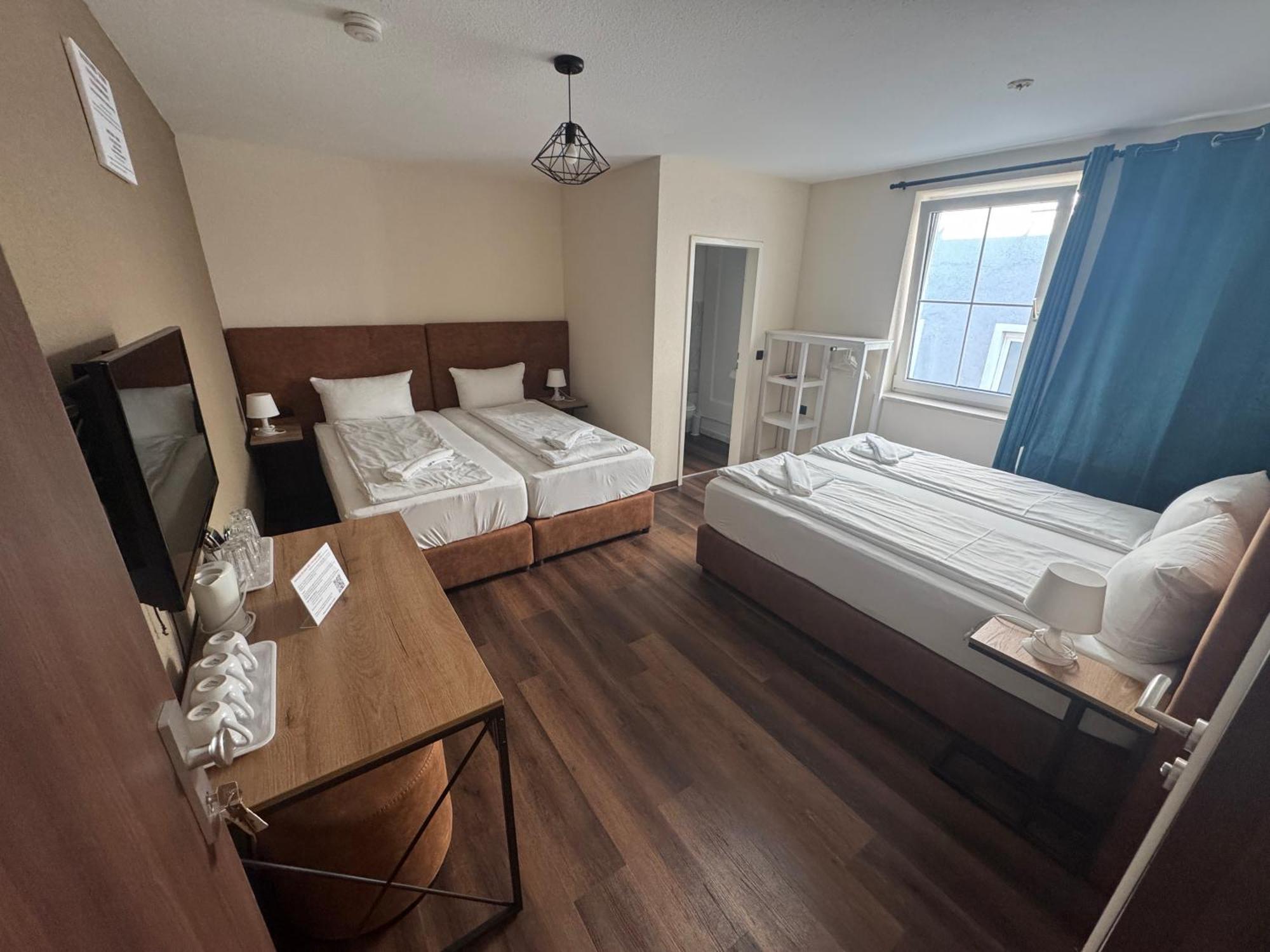 Hotel Capitol Zentrum - 24H - Friedrichshafen Ngoại thất bức ảnh