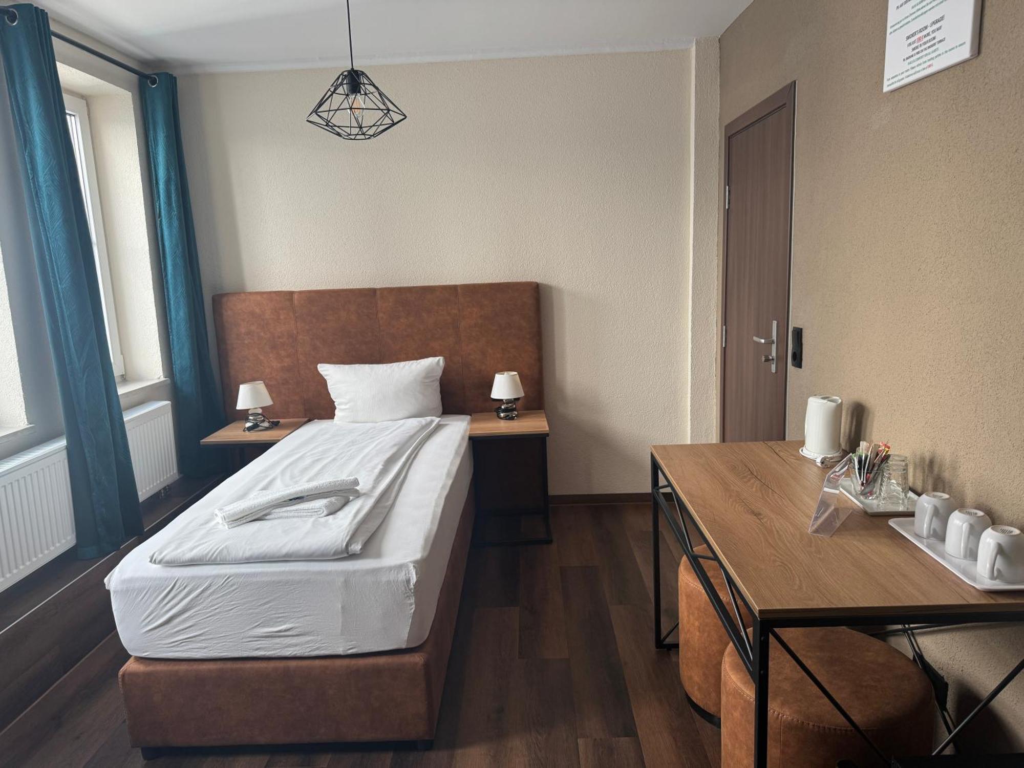 Hotel Capitol Zentrum - 24H - Friedrichshafen Ngoại thất bức ảnh