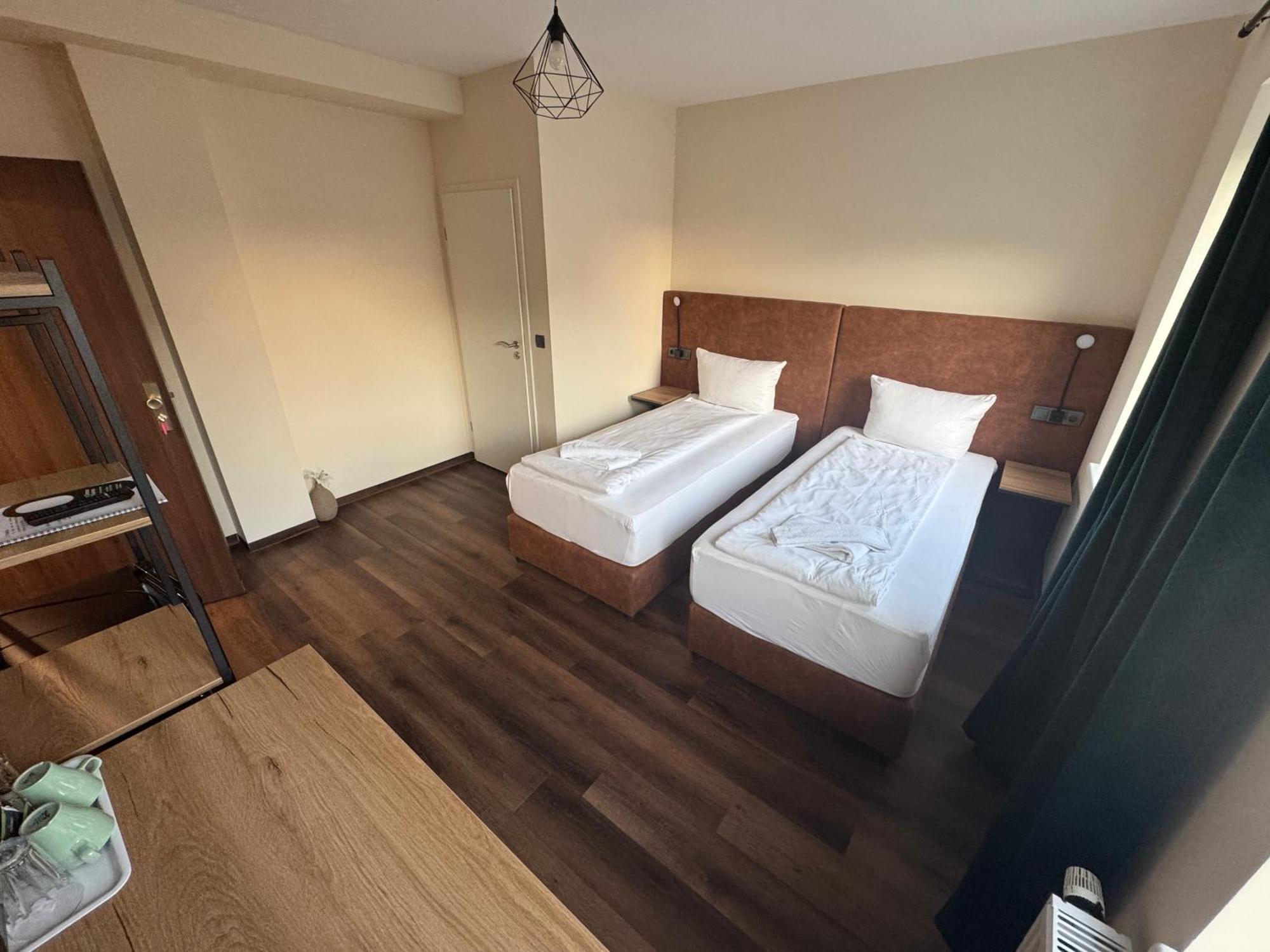 Hotel Capitol Zentrum - 24H - Friedrichshafen Ngoại thất bức ảnh