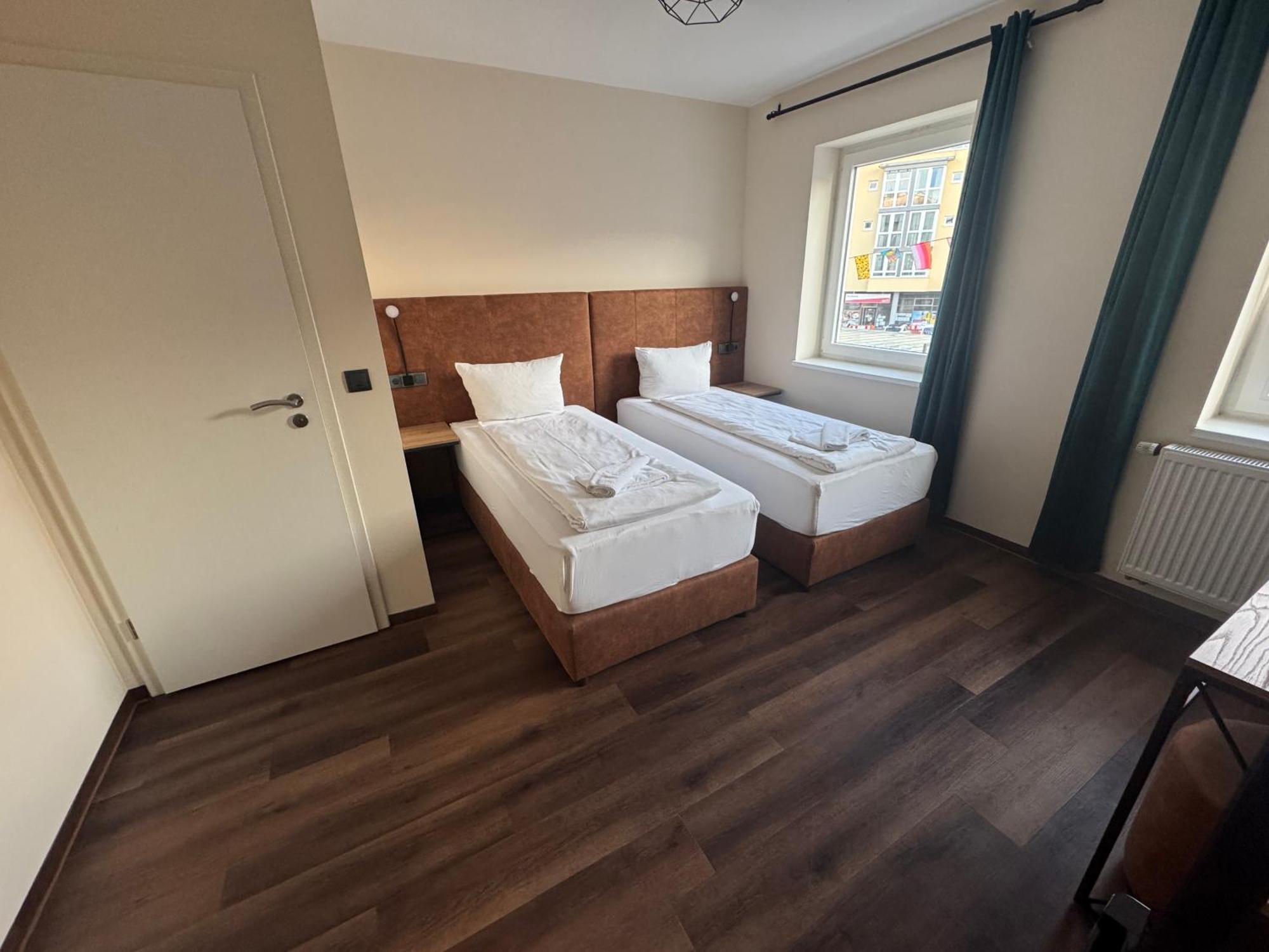 Hotel Capitol Zentrum - 24H - Friedrichshafen Ngoại thất bức ảnh