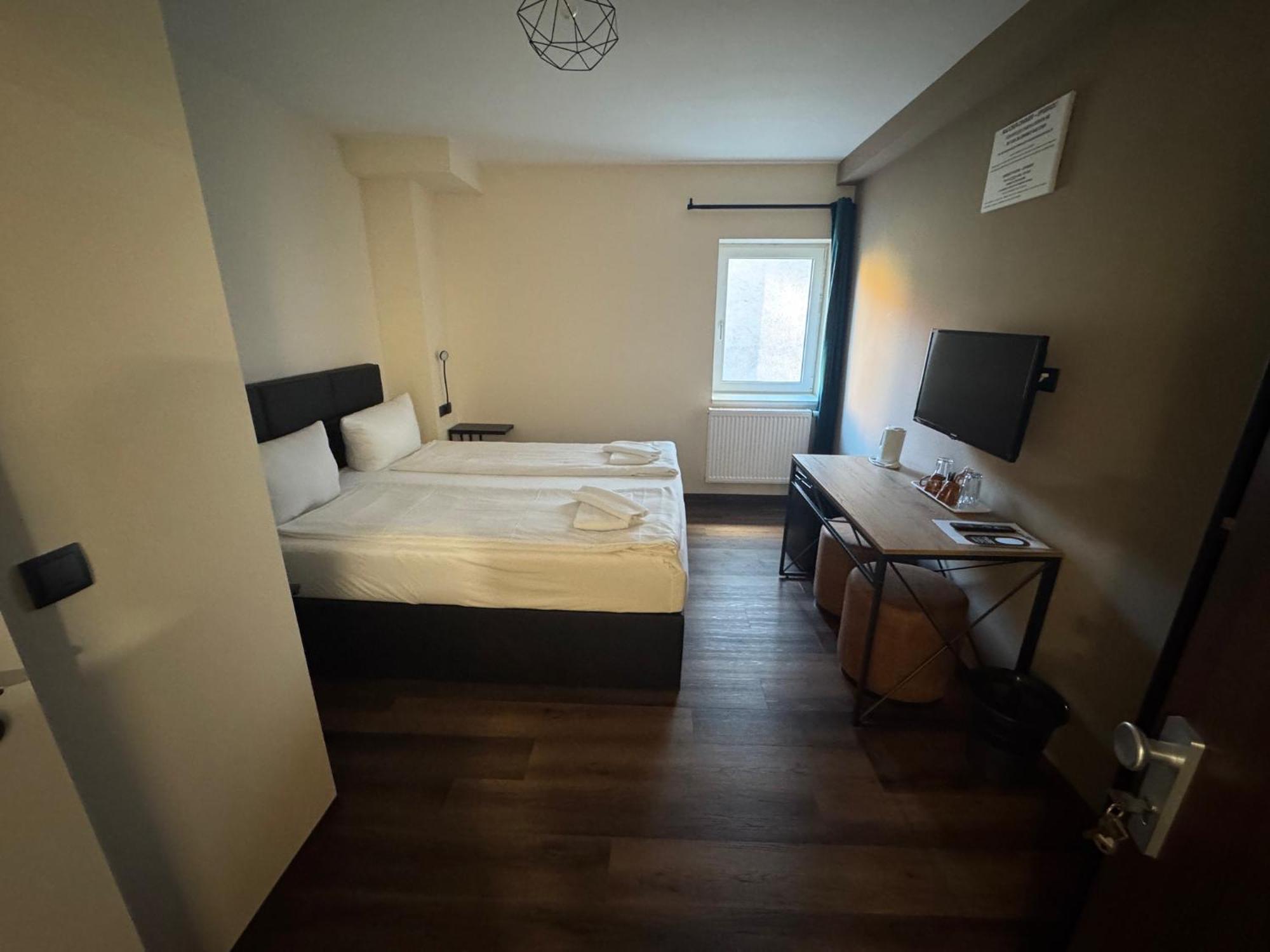 Hotel Capitol Zentrum - 24H - Friedrichshafen Ngoại thất bức ảnh