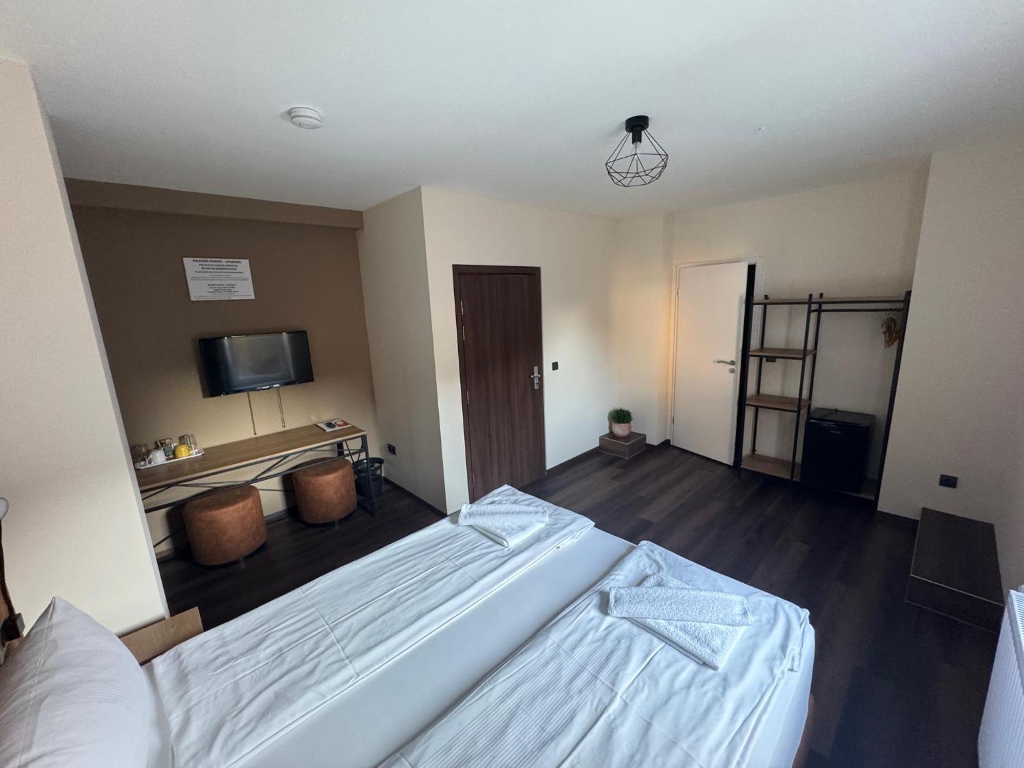 Hotel Capitol Zentrum - 24H - Friedrichshafen Ngoại thất bức ảnh