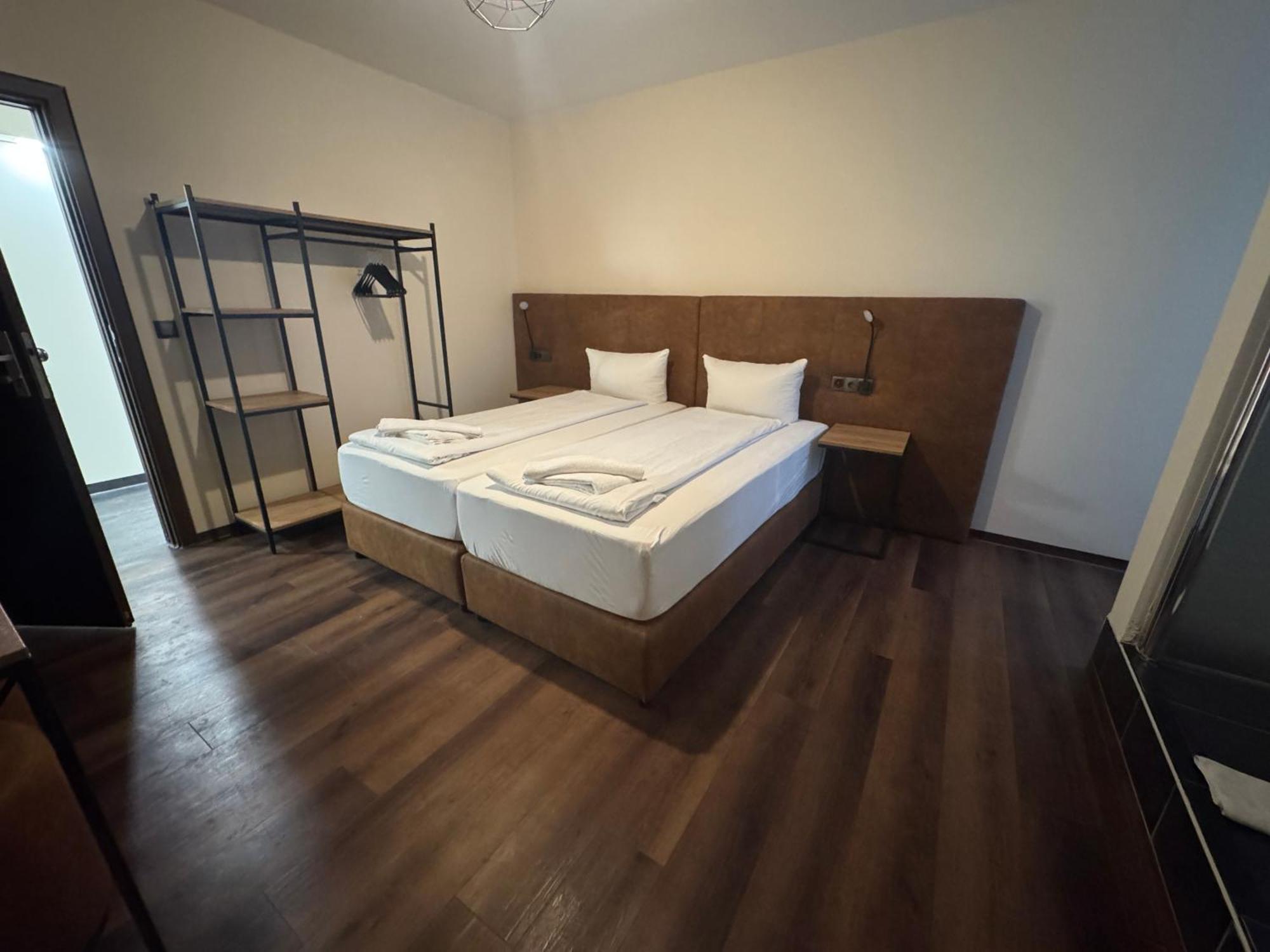 Hotel Capitol Zentrum - 24H - Friedrichshafen Ngoại thất bức ảnh