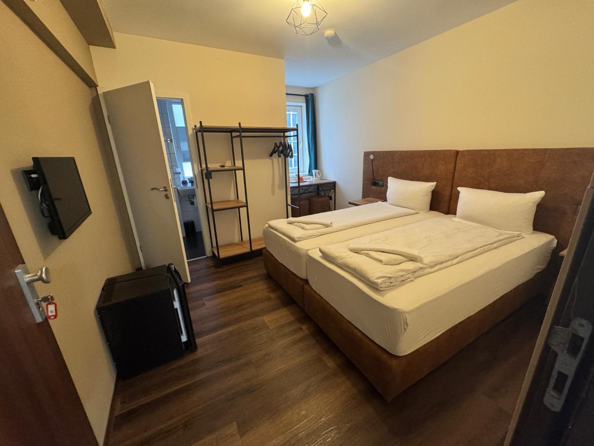 Hotel Capitol Zentrum - 24H - Friedrichshafen Ngoại thất bức ảnh