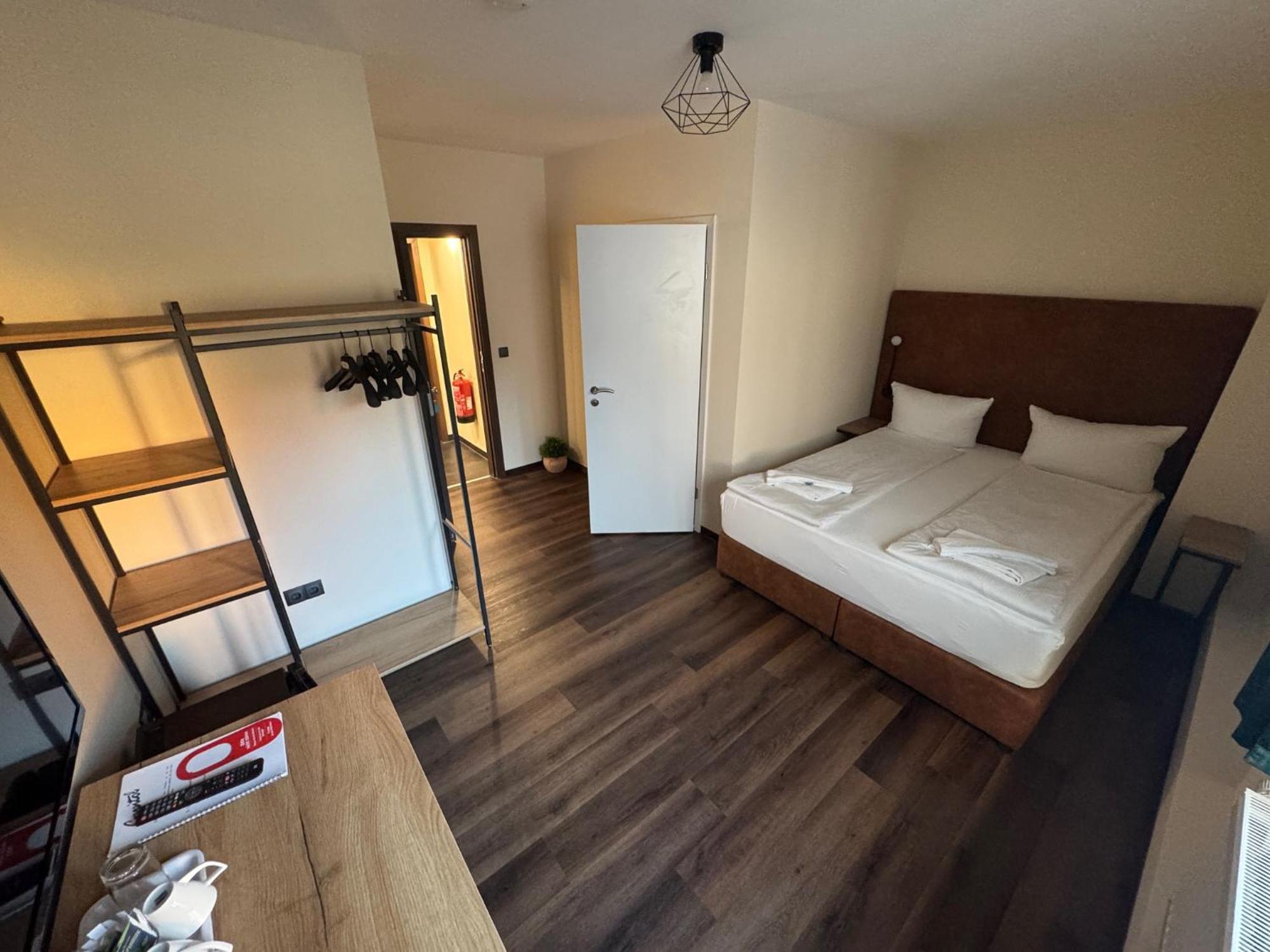 Hotel Capitol Zentrum - 24H - Friedrichshafen Ngoại thất bức ảnh