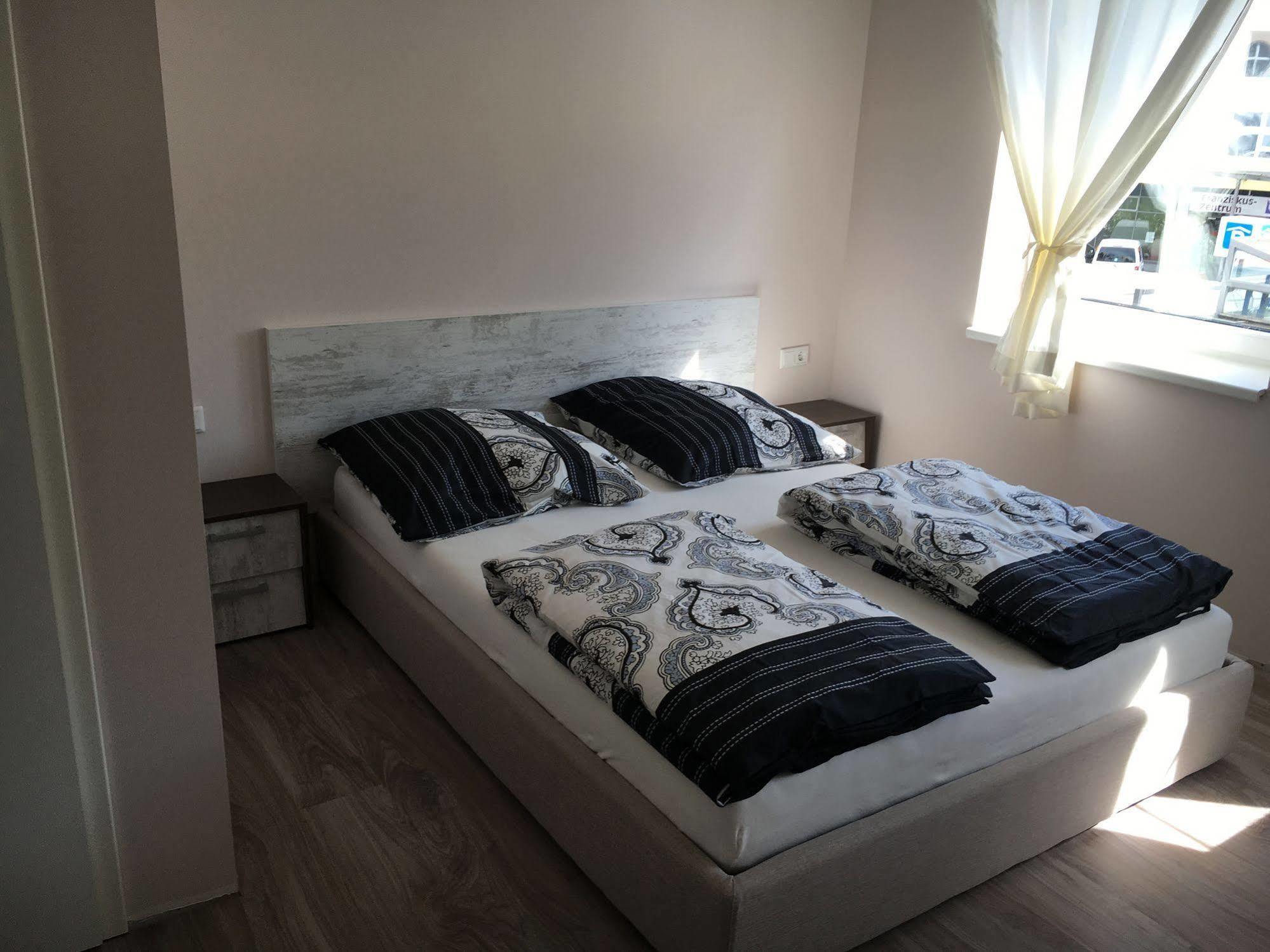 Hotel Capitol Zentrum - 24H - Friedrichshafen Ngoại thất bức ảnh