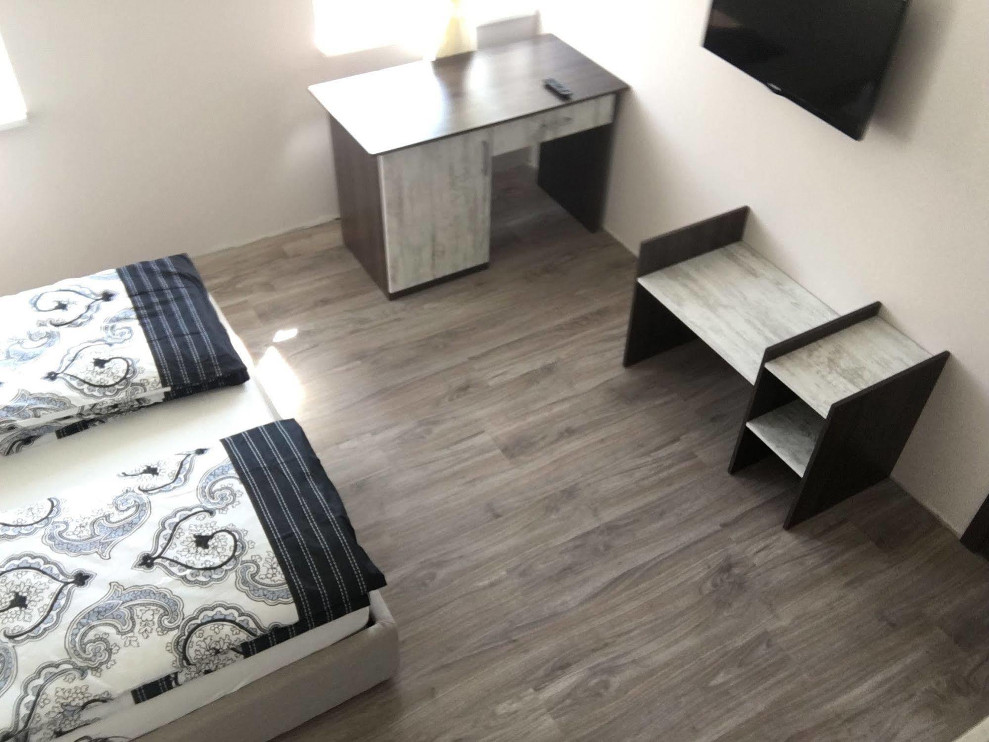 Hotel Capitol Zentrum - 24H - Friedrichshafen Ngoại thất bức ảnh